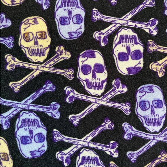 LulaRoe Skull and Crossbones Halloween Print Leggings (Size Tall & Curvy) - Picture 5 of 8